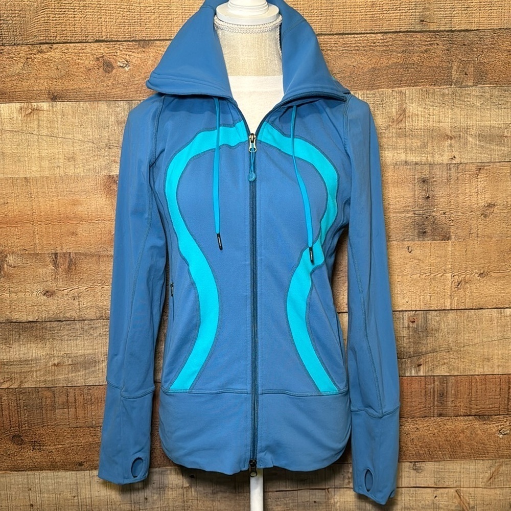 Lululemon In Stride Hooded Jacket sz 6(?) Lt Blue/Aqua Big Collar Active Running